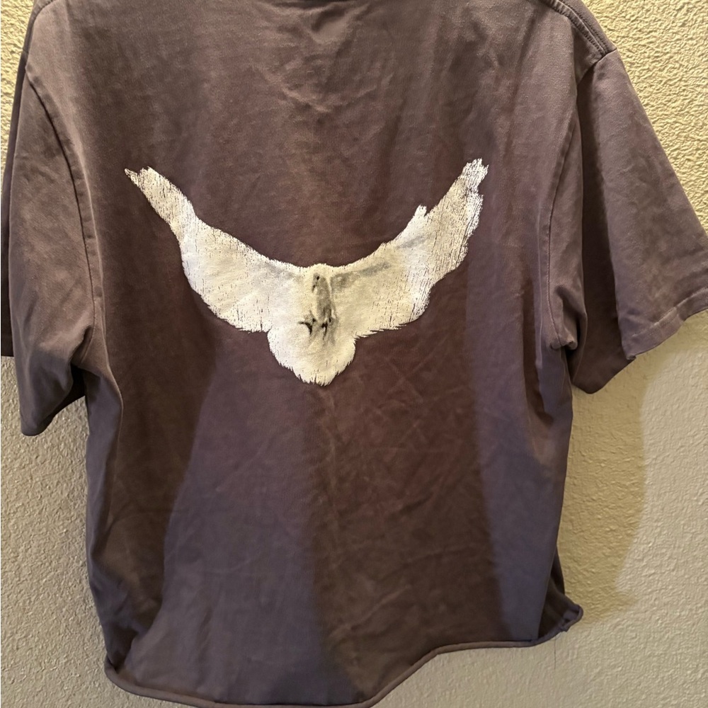 GAP Gray and White Short Sleeve Tee with Wing Design